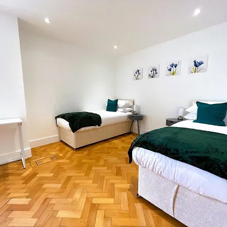 Beautiful Apartment In The Heart Of Chelmsford Exterior photo