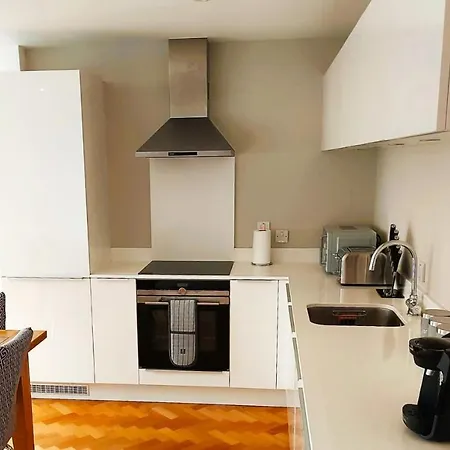 Beautiful Apartment In The Heart Of Chelmsford Exterior photo